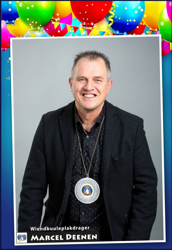 Wiendbuuleplakdrager 2024 Marcel Deenen